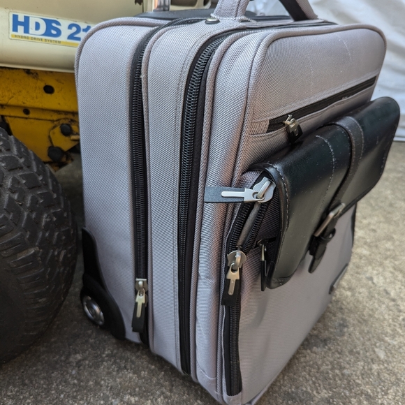 Sharper Image Rolling Suitcase Carry On Luggage EUC - Picture 2 of 11